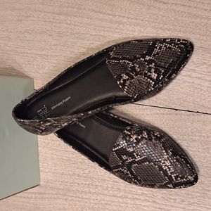 Time and Tru Faux Snake Skin Flats NWOT Sz 8.5